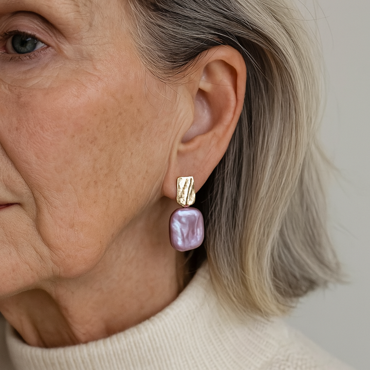 Elegantní zlaté náušnice s barokními perlami